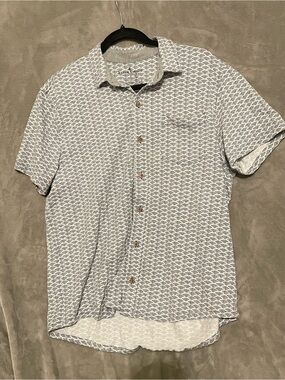 Tailor Vintage White and Light Gray Short-Sleeve Printed Button-Down Shirt